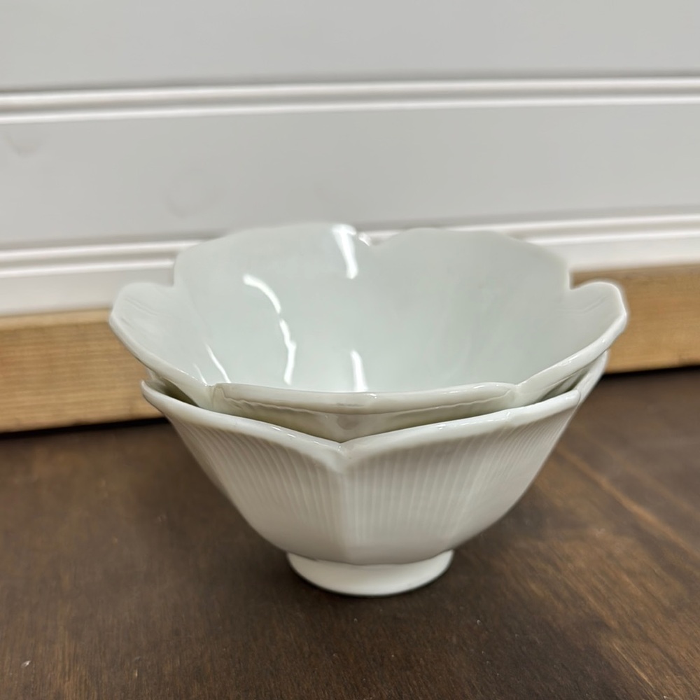 Flower shape ceramic bowls (set 2)